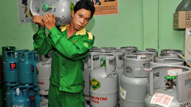 Giá gas hôm nay 16/6 đứng im, bình 12kg tại Hà Nội và TP.HCM niêm yết bao nhiêu sau tín hiệu ở eo biển Hormuz?