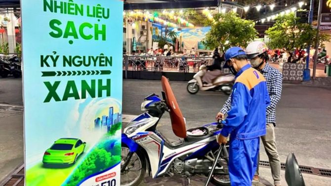 Xăng E10 RON95-III được tính giá ra sao, gần 500 triệu lít đã được tiêu thụ sau 15 ngày triển khai?