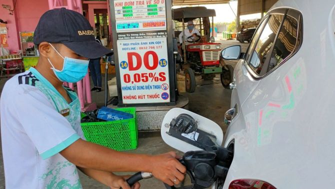 Giá xăng dầu hôm nay 17/6: Xăng E5, xăng E10, dầu diesel sắp giảm tới 2.800 đồng/lít, dầu thế giới lao dốc liên tiếp