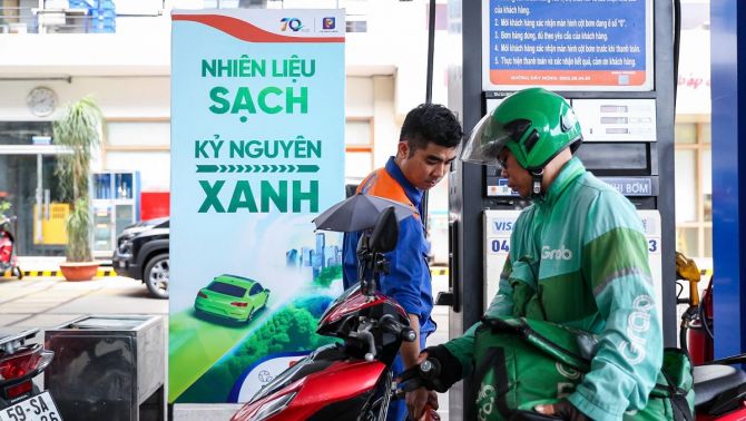 Bảng giá xăng dầu ngày 18/6: Dự báo chiều nay E10 RON95 giảm về 18.000 đồng, giá đầy bình xe máy Honda