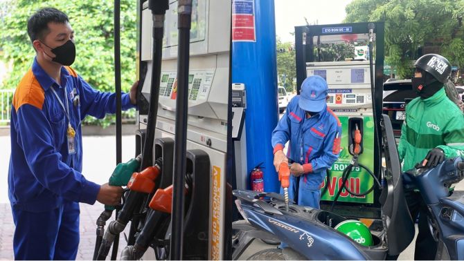 Giá xăng dầu hôm nay 18/6: Diesel giảm sâu hơn 2.300 đồng, xăng E10 rẻ lịch sử, nguồn cung hiện ra sao?
