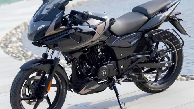 ‘Huyền thoại côn tay’ 220cc mới chính thức ra mắt giá 33 triệu đồng: Rẻ và khác biệt Honda Winner R
