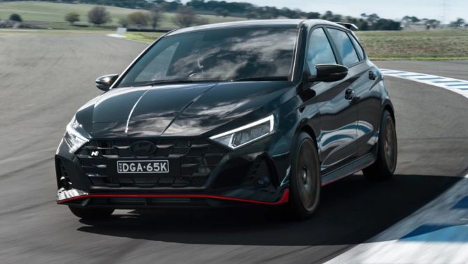Hyundai tung 'hàng hiếm' i20 N Shadow Edition: Máy 1.6T 204 mã lực, e-LSD, số sàn 6 cấp, giới hạn 100 chiếc 