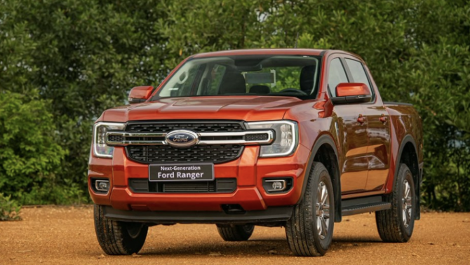 Ford Ranger xứng danh ‘vua bán tải’: Tiếp tục dẫn đầu doanh số, bỏ xa Toyota Hilux và Triton