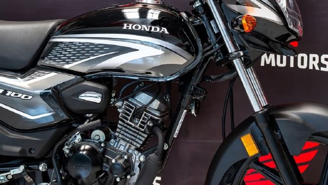 Honda chính thức mở bán ‘huyền thoại côn tay’ 100cc mới giá 32 triệu đồng: Khác biệt Honda Winner R