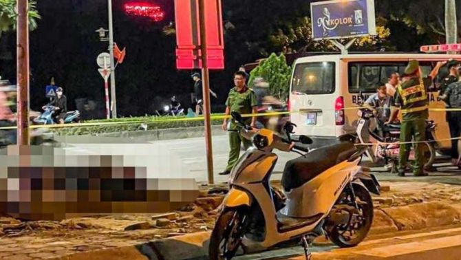 Hiện trường 2 vụ tai nạn xe máy ở Hà Nội: 3 người tử vong đêm, tình trạng 2 nạn nhân bị thương hiện tại?