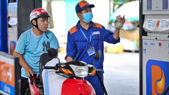 Giá xăng dầu hôm nay (trưa 24/6): Xăng E10 RON 95 ‘rẻ như cho’, dầu diesel xuất hiện mốc giá mới