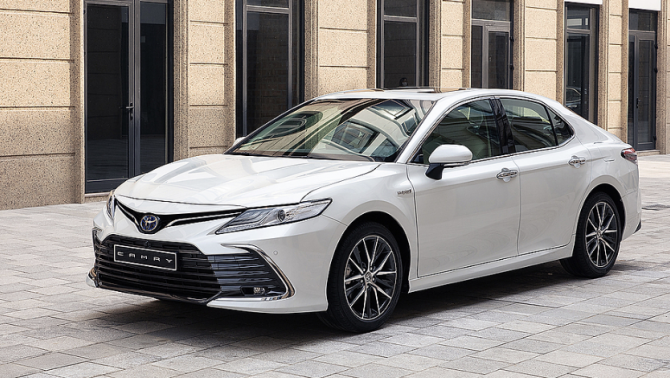 Toyota Camry chỉ còn bản hybrid tại Việt Nam: Giá khởi điểm tăng lên 1,46 tỷ, Kia K5 hưởng lợi?