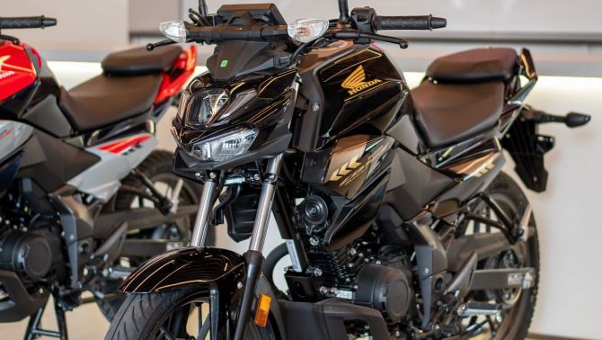 Tin xe máy 26/6: ‘Huyền thoại côn tay’ 125cc mới của Honda về đại lý, khác biệt Winner R, giá 53 triệu đồng