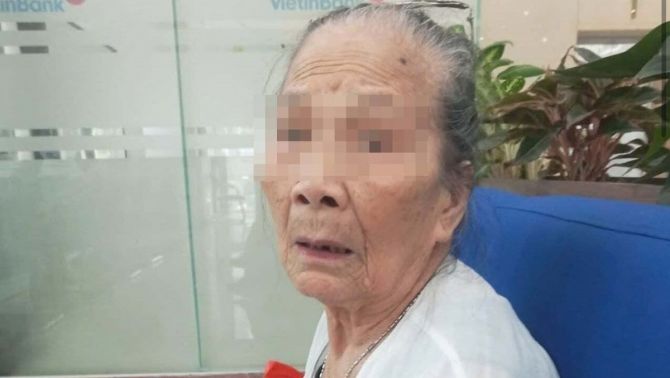 Cụ bà 97 tuổi ở Hà Nội đi 3 lần mới nhận được tiền chế độ, lãnh đạo phường lên tiếng