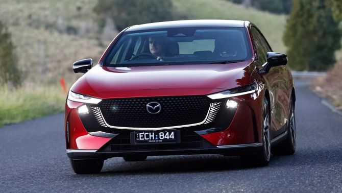 Mazda 6e 2026 nâng cấp 'khủng': Pin LFP thế hệ 2, sạc 30-80% chỉ 15 phút, công nghệ mới vượt bản châu Âu