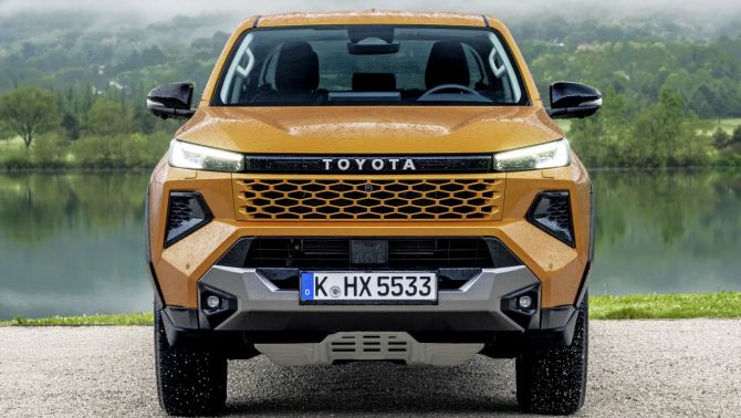 Toyota Hilux thế hệ mới cận kề ngày ra mắt: Lột xác toàn diện, thêm hybrid 48V, nội thất 'ăn đứt' Ford Ranger