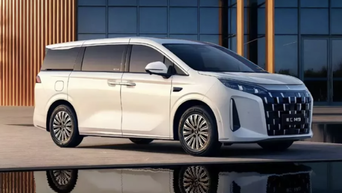 ‘Siêu phẩm’ MPV dịch vụ nhà BYD ra mắt: Giá rẻ ngang Veloz Cross, cửa lùa điện, công nghệ hybrid