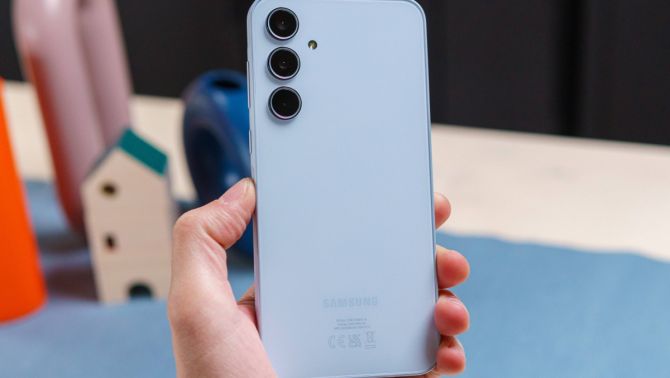 Huyền thoại màn lớn một thời Galaxy A35 5G rẻ như cho, trang bị xuất sắc ngang tầm iPhone 16 Plus