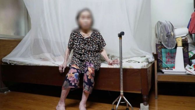 Vụ khiêng cụ bà 87 tuổi đi làm thủ tục tại Hà Nội: UBND phường Bạch Mai chính thức lên tiếng