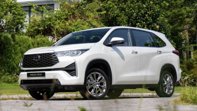 Toyota Innova Cross dẫn đầu doanh số toàn hãng, Yaris Cross ‘bám đuổi’ quyết liệt