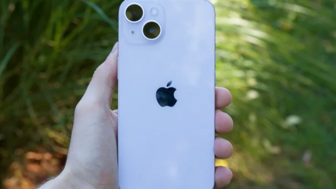 Ngừng kinh doanh chiếc iPhone tiêu chuẩn có cổng Lightning cuối cùng tại Việt Nam