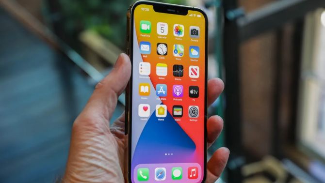 Đây là chiếc iPhone Pro Max khung thép phẳng rẻ nhất Việt Nam, ăn đứt iPhone 17e, ngang cơ iPhone 17