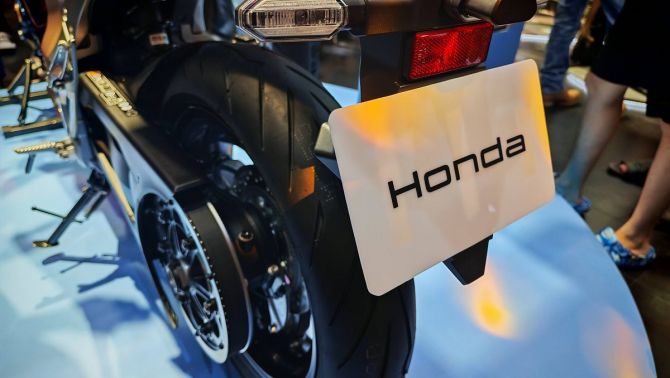 Honda chính thức mở bán ‘xe điện quốc dân’ mới chất hơn SH: Có phanh ABS, màn TFT khủng, giá hấp dẫn