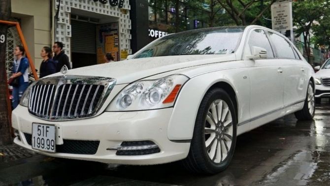 Lộ diện nữ đại gia Hà Nội chi hơn 16 tỷ đồng mua Mercedes Maybach của bà Trương Mỹ lan