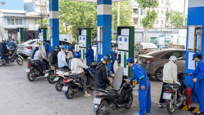 Giá xăng dầu hôm nay chiều 12/7 mới nhất: Dầu thế giới có giá mới? Giá xăng E5, E10 giảm cực sâu so với đỉnh