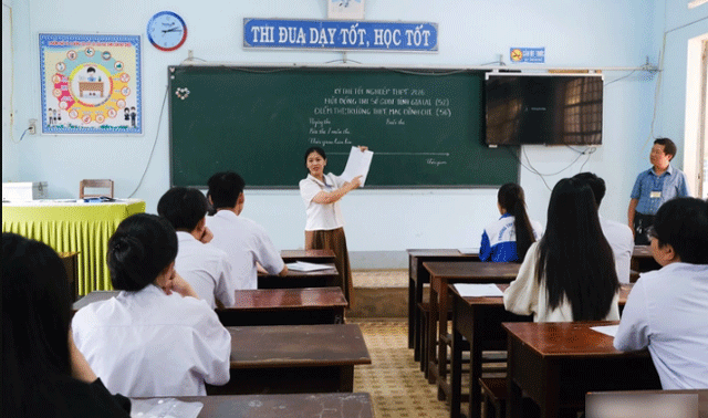 Sở GD&ĐT Đắk Lắk lên tiếng tin nam sinh dùng điện thoại, AI trong phòng thi đạt 9,75 điểm tiếng Anh kỳ thi tốt nghiệp