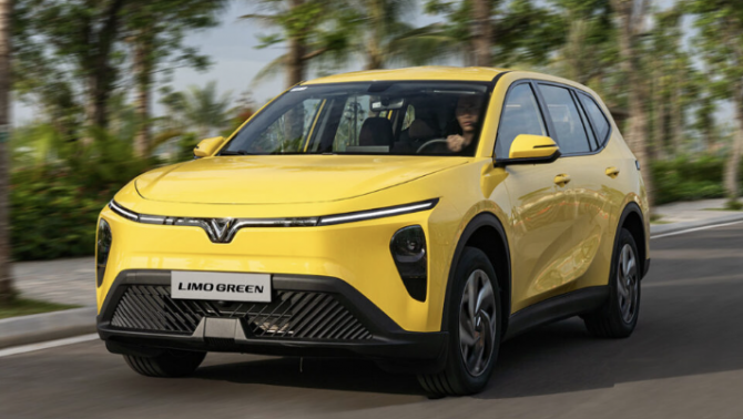 VinFast Limo Green tiếp tục ‘độc chiếm’ bảng xếp hạng xe bán chạy, Toyota Innova Cross gây bất ngờ