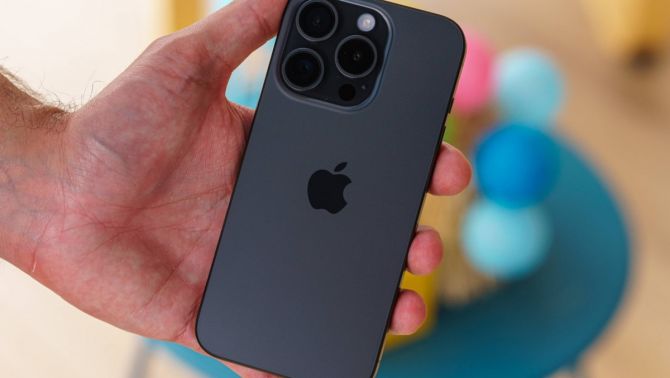 Bảng giá iPhone 15 giữa tháng 7: iPhone 15 Pro Max rẻ sập sàn, iPhone 15 vua giá rẻ mới ăn đứt iPhone 17e