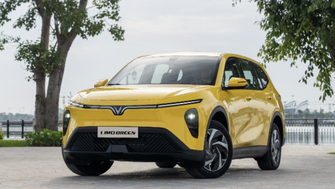 VinFast Limo Green giữ vững ‘ngôi vương’ MPV gia đình, Toyota Innova Cross bứt tốc bất ngờ