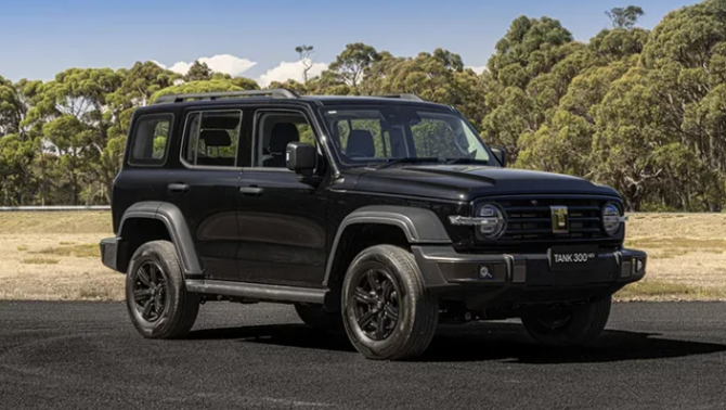 SUV mang dáng dấp Mercedes-AMG G63 ra mắt: Tank 300 mạnh 761 mã lực, giá từ 775 triệu 