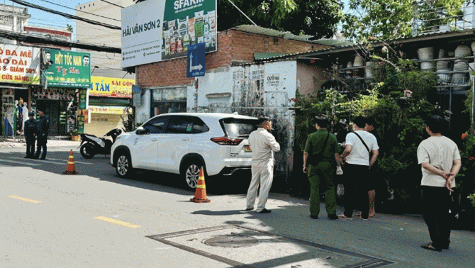 Công an TP.HCM thông tin vụ người đàn ông tử vong tại hàng ghế phía cuối ô tô, các cửa xe bị khóa