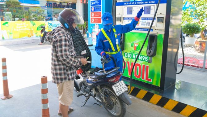Giá xăng dầu hôm nay 26/7: E10 và RON 92 ‘rơi’ mất hơn 9.000 đồng/lít, dầu diesel gần đáy, giá đầy bình các mẫu xe số