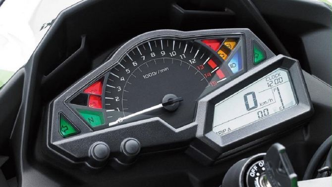 ‘Huyền thoại côn tay’ mới ‘Made in Japan’ chính thức ra mắt giá 79 triệu đồng: Khác biệt Honda Winner R