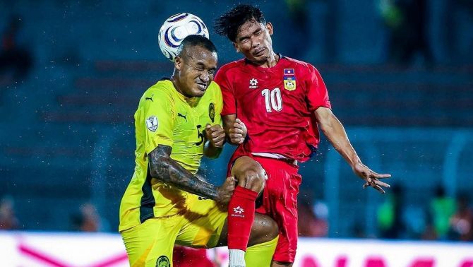 CĐV Đông Nam Á phát hiện hành động khó hiểu, thủ môn Lào bị tố bán độ ở AFF Cup 2026