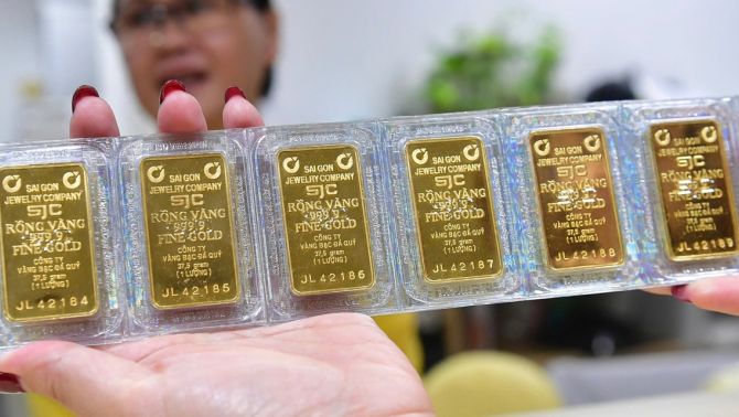 Giá vàng hôm nay 30/7: Vàng SJC, nhẫn 9999 ‘dựng đứng’, 1 chỉ vàng hiện bao nhiêu tiền?