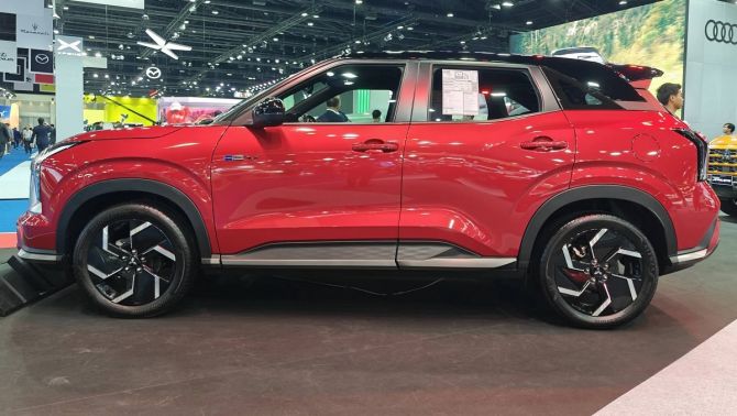 Mitsubishi ra mắt mẫu SUV 5 chỗ đẹp mê ly giá 650 triệu đồng: Xé vé Toyota Yaris Cross và Honda HR-V