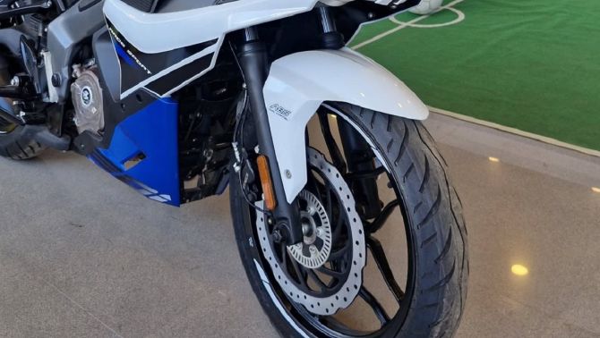 ‘Vua côn tay’ 200cc mới chính thức ra mắt giá 43 triệu đồng: Thiết kế thể thao hơn cả Honda Winner R