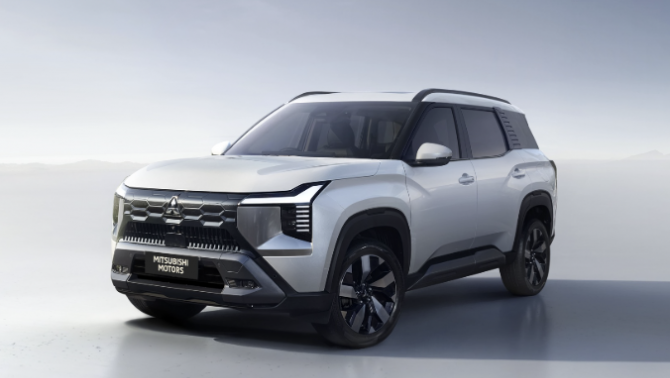 Mitsubishi Xforce giảm tới 72 triệu, Destinator còn 702 triệu đồng trong đợt ưu đãi lớn tháng 8