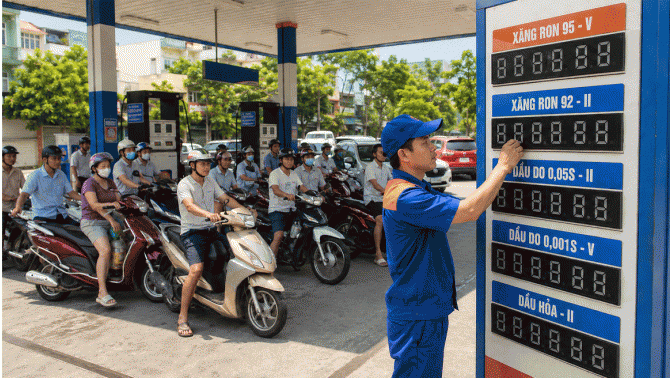Cập nhật giá xăng dầu hôm nay 10/8 mới nhất: Giá dầu đồng loạt tăng? Giá xăng trong nước giảm sâu