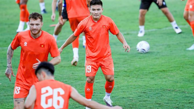 Quang Hải hứng chịu mưa chỉ trích trước trận gặp Malaysia, thủ quân ĐT Việt Nam bất ngờ nhận cú hích lớn