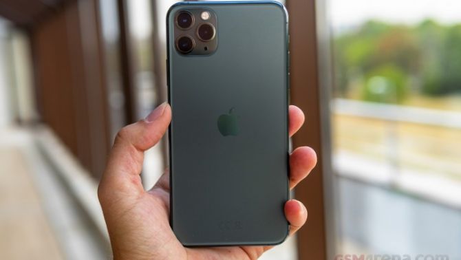 iPhone 11 Pro Max cực rẻ hôm nay, camera 3 mắt, màn OLED dùng sướng chẳng kém iPhone 17 mới nhiều