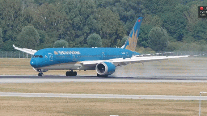 Máy bay Vietnam Airlines chở 287 người phải trở lại sân bay khi vừa cất cánh không lâu: Tình hình hành khách?