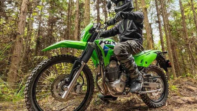 Tin xe hot 18/8: ‘Vua côn tay’ mới ‘đồng hương’ với Honda Winner R và Yamaha Exciter ra mắt với giá mềm