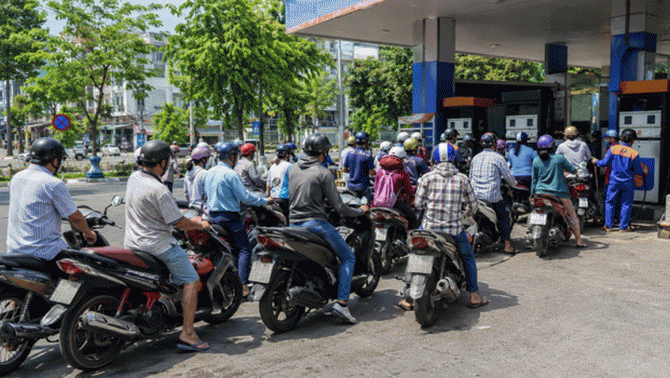 Cập nhật giá xăng dầu hôm nay 21/8 mới: Xăng dầu tăng dựng đứng? Dầu diesel cán mốc 28.540 đồng/lít 