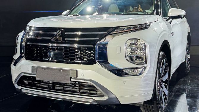 Mitsubishi chính thức ra mắt mẫu SUV 5 chỗ đẹp long lanh giá mềm: 'Phá giá' Honda CR-V và Mazda CX-5