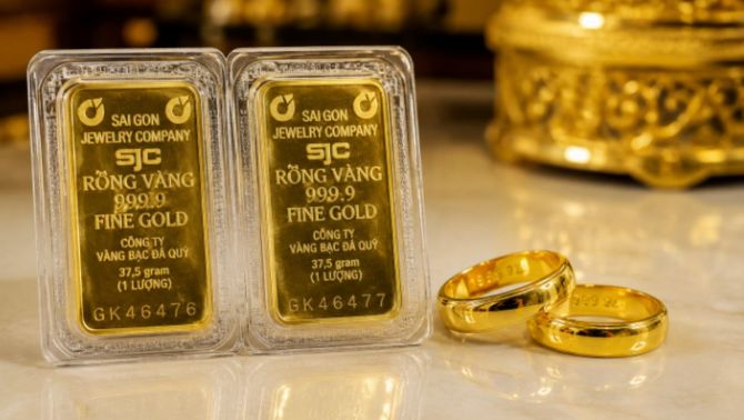 Bảng giá vàng hôm nay 22/8: Vàng SJC nhẫn trơn 9999 giữ vững đỉnh, vàng thế giới quay đầu 'đi ngược'