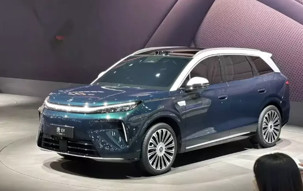 BYD Tang 8 Series ra mắt: SUV điện cỡ D ‘ngập’ công nghệ, phạm vi 850 km, ‘đấu’ Everest và Fortuner 