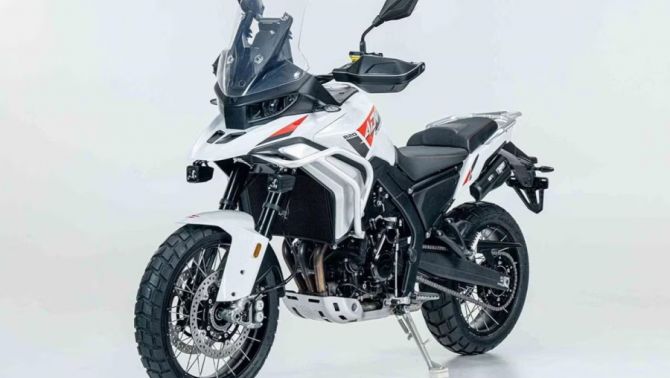ZXMoto 820X - Crossover 3 xi-lanh 116 mã lực chính thức tiến gần ngày ra mắt!