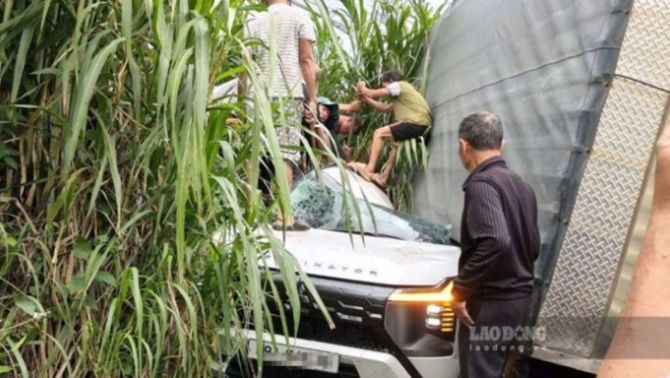 Vụ xe tải lật rồi đè lên ô tô con ở đèo Phú Sơn: Bé trai 2 tuổi tử vong, mẹ cũng không qua khỏi