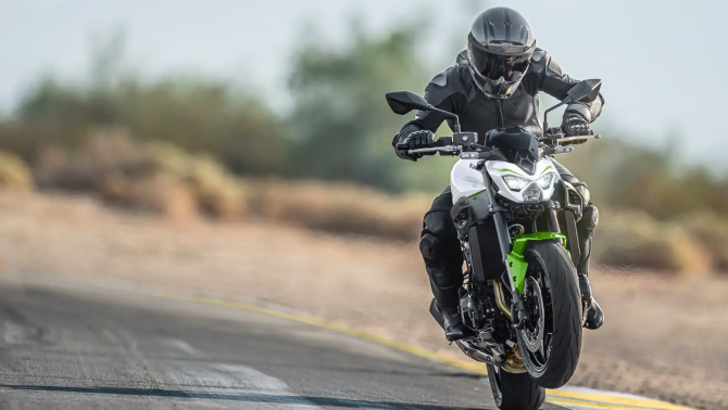 Kawasaki Z900 2027 đổi màu, giữ nguyên sức mạnh liệu có còn đủ sức đấu Yamaha MT-09?